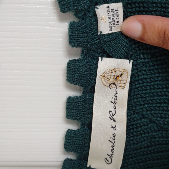 Charlie & Robin Size Small 100% Wool Green Floral Crochet Hook Loop Sweater - Picture 3 of 16